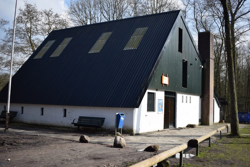 Troephuis buiten schuinaanzicht v2